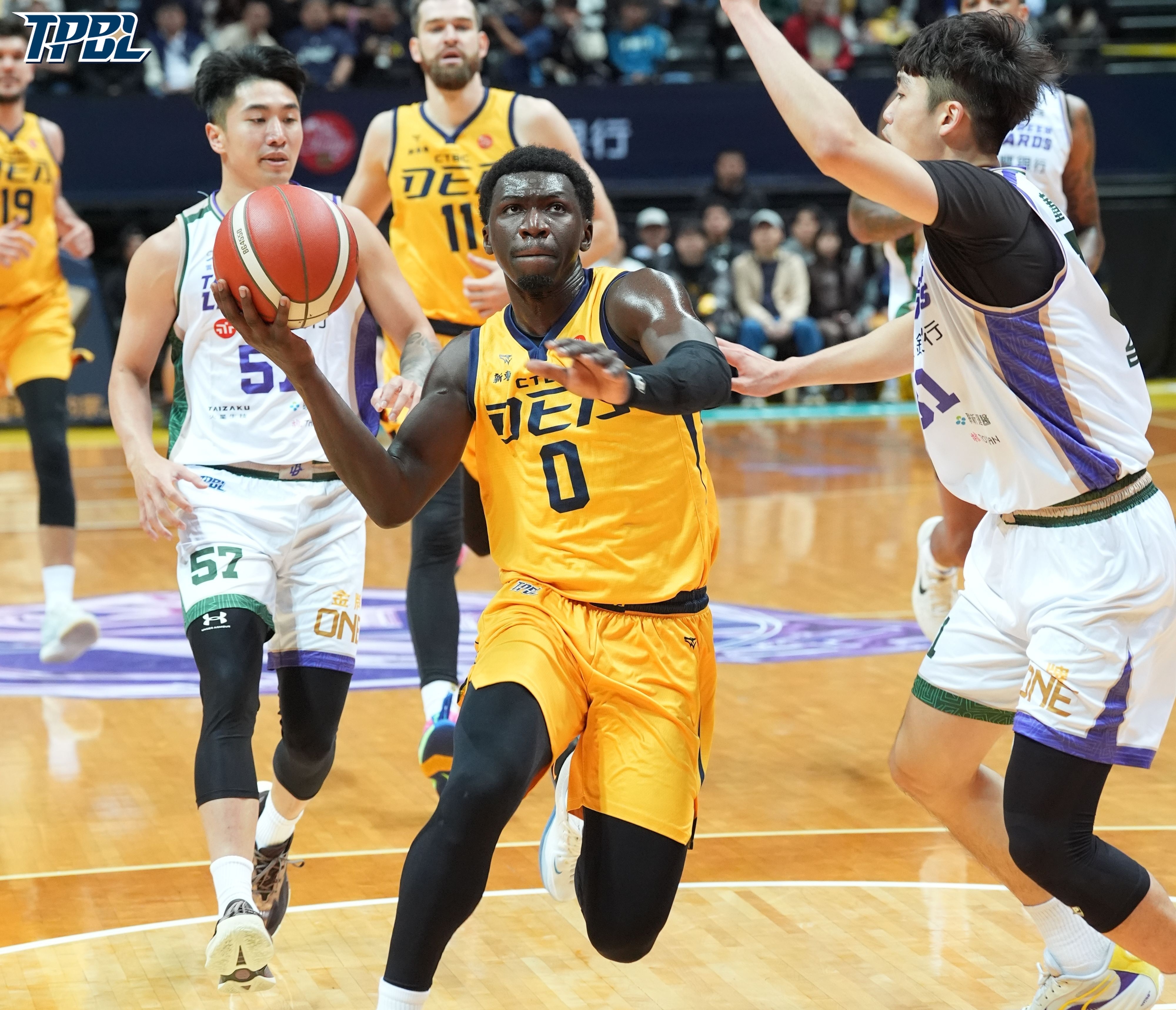 讚阿巴西能攻又能守　謝亞軒：他有時犧牲進攻才熄火